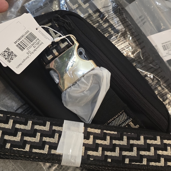 New Lululemon Black Metallic Belt Bag 1L - Picture 9 of 11